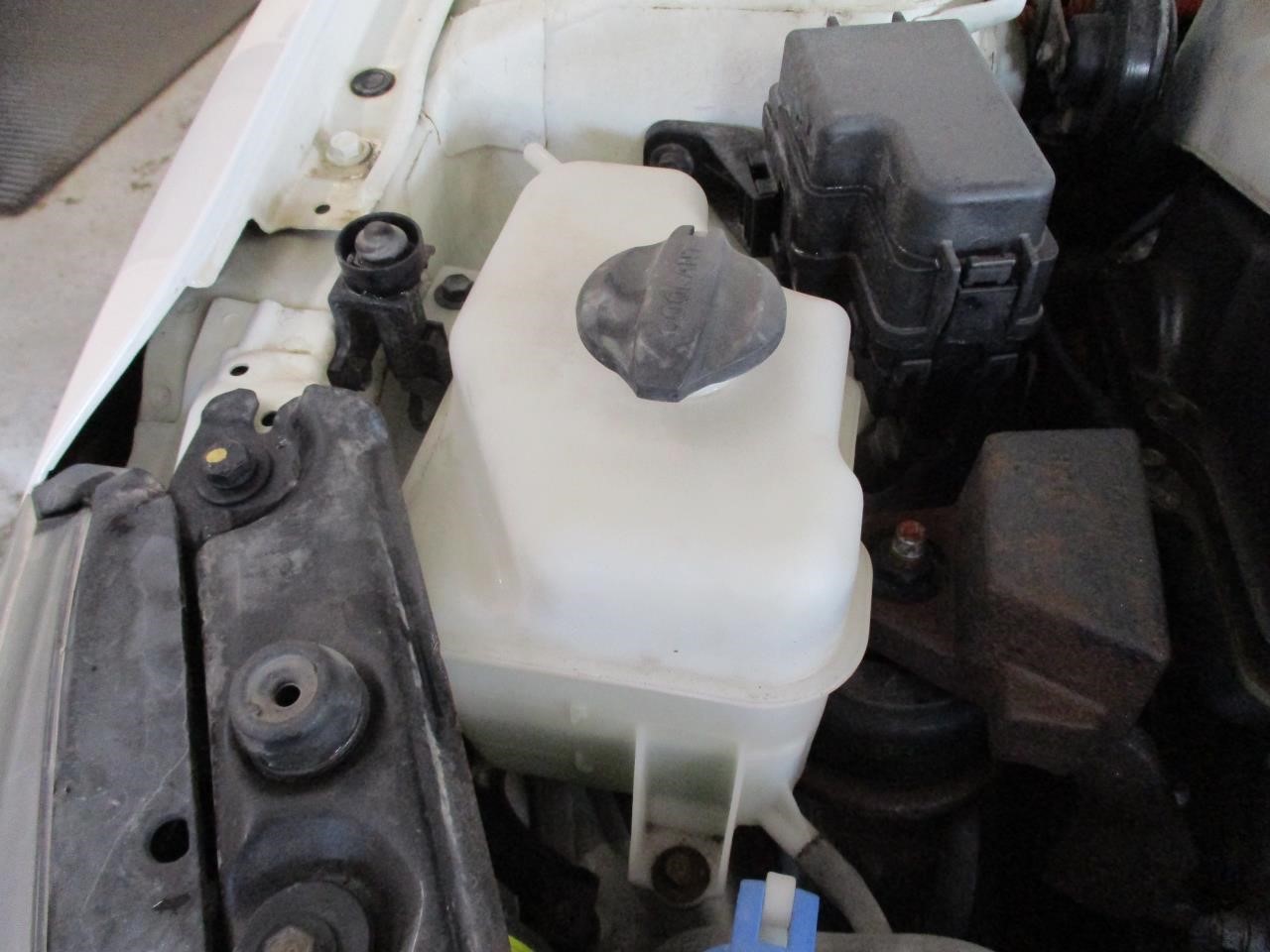 https://f005.backblazeb2.com/file/img-partshotlines-com/Inventory/MA185/Vehicle/106117_10.jpg