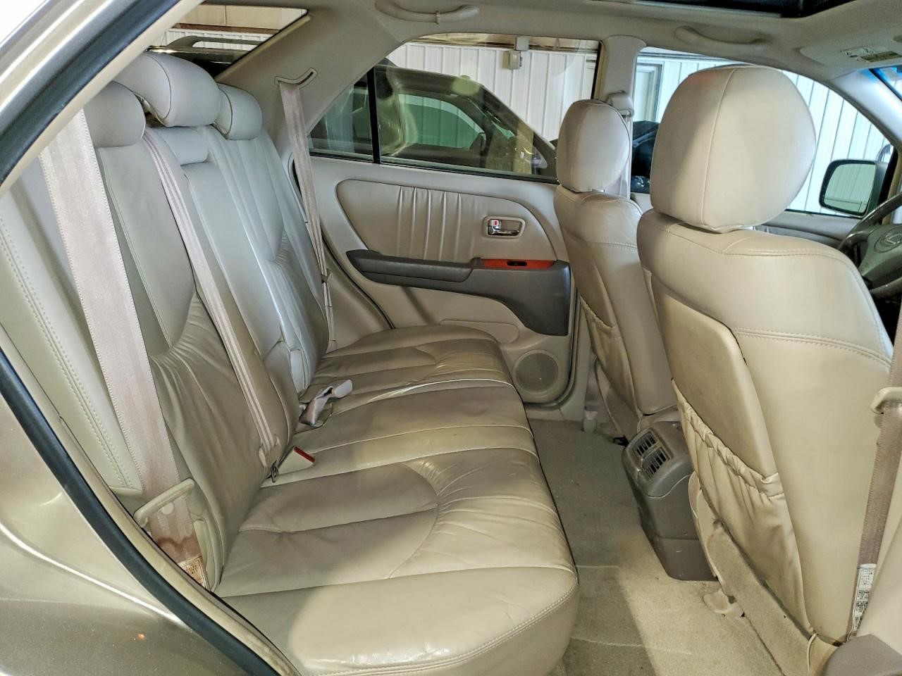 https://f005.backblazeb2.com/file/img-partshotlines-com/Inventory/MA185/Vehicle/106753_11.jpg
