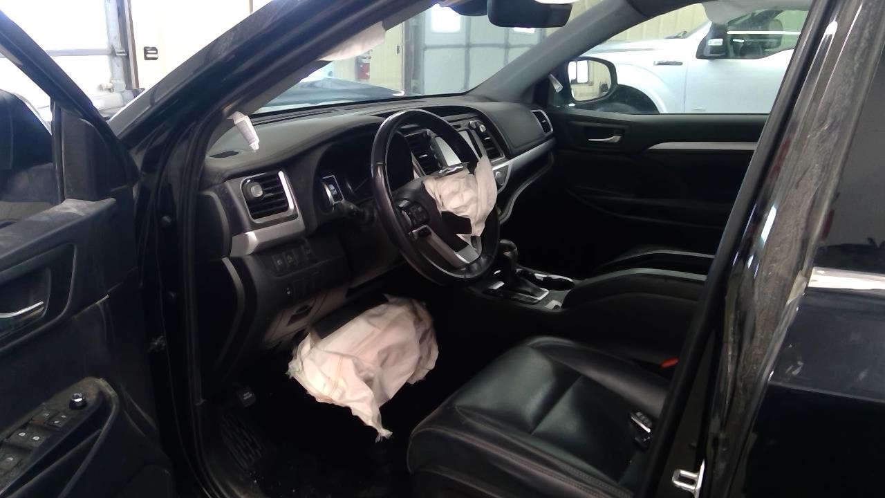 Vehicle/106877_02.jpg