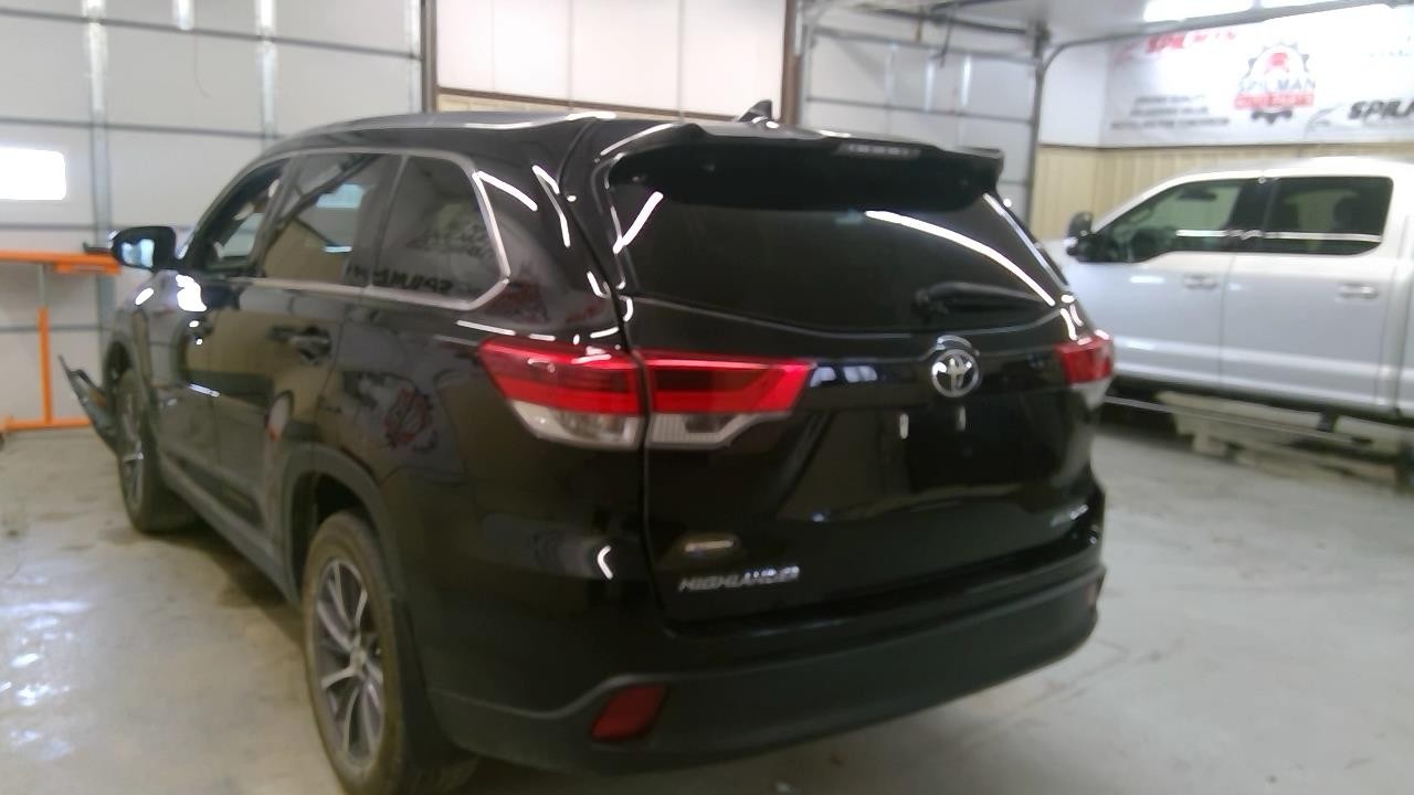 Vehicle/106877_10.jpg