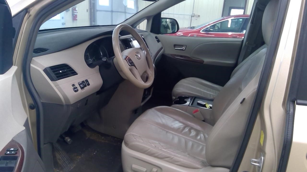 Vehicle/106957_04.jpg