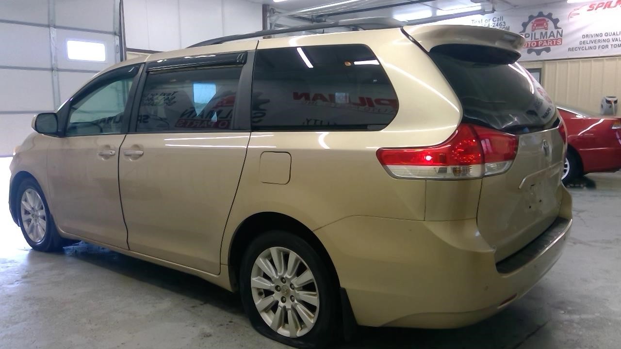 Vehicle/106957_10.jpg