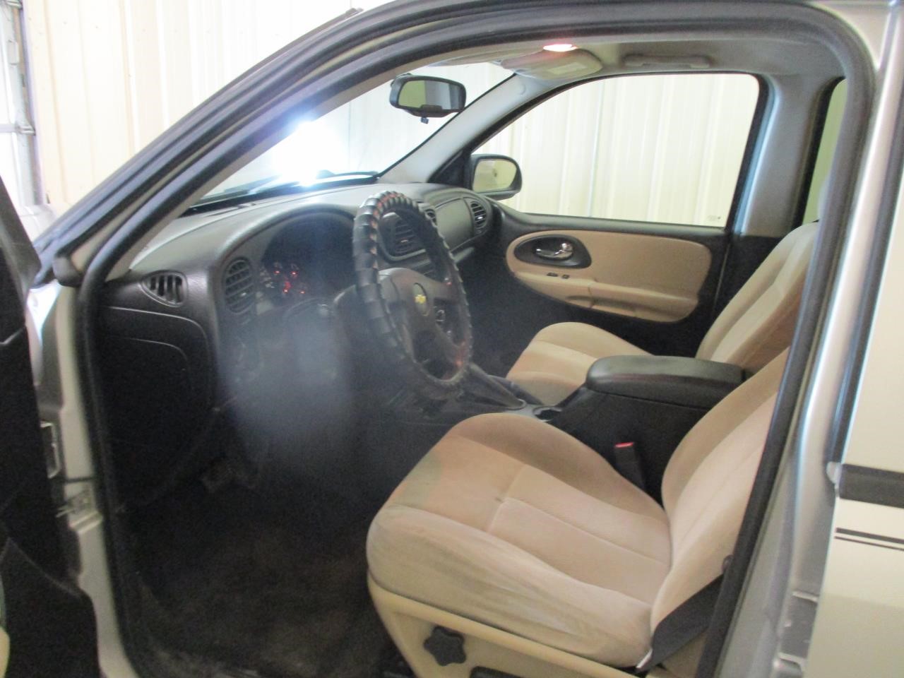 https://f005.backblazeb2.com/file/img-partshotlines-com/Inventory/MA185/Vehicle/107475_04.jpg