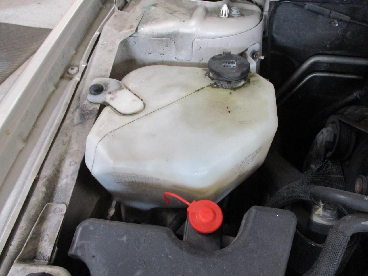 https://f005.backblazeb2.com/file/img-partshotlines-com/Inventory/MA185/Vehicle/108230_11.jpg