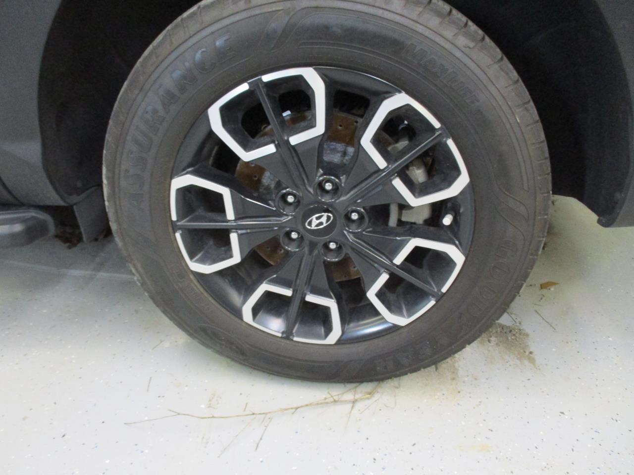 https://f005.backblazeb2.com/file/img-partshotlines-com/Inventory/MA185/Vehicle/97703_06.jpg