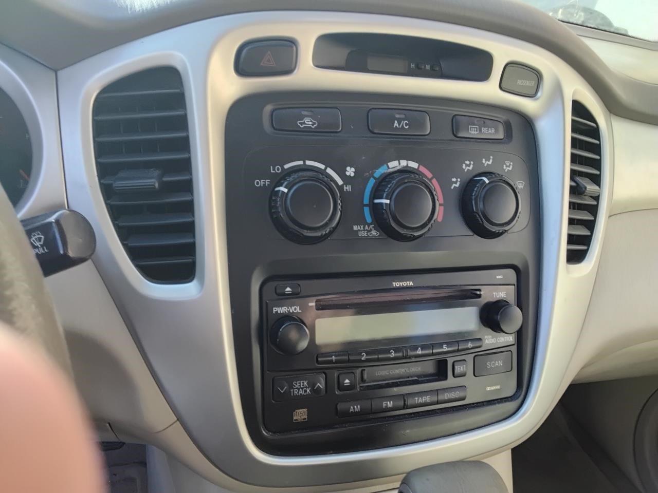 https://f005.backblazeb2.com/file/img-partshotlines-com/Inventory/MA194/Vehicle/18855_10.jpg