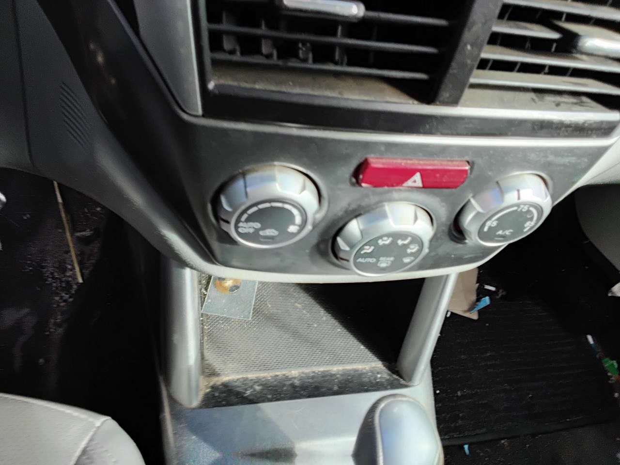 https://f005.backblazeb2.com/file/img-partshotlines-com/Inventory/MA194/Vehicle/19228_12.jpg