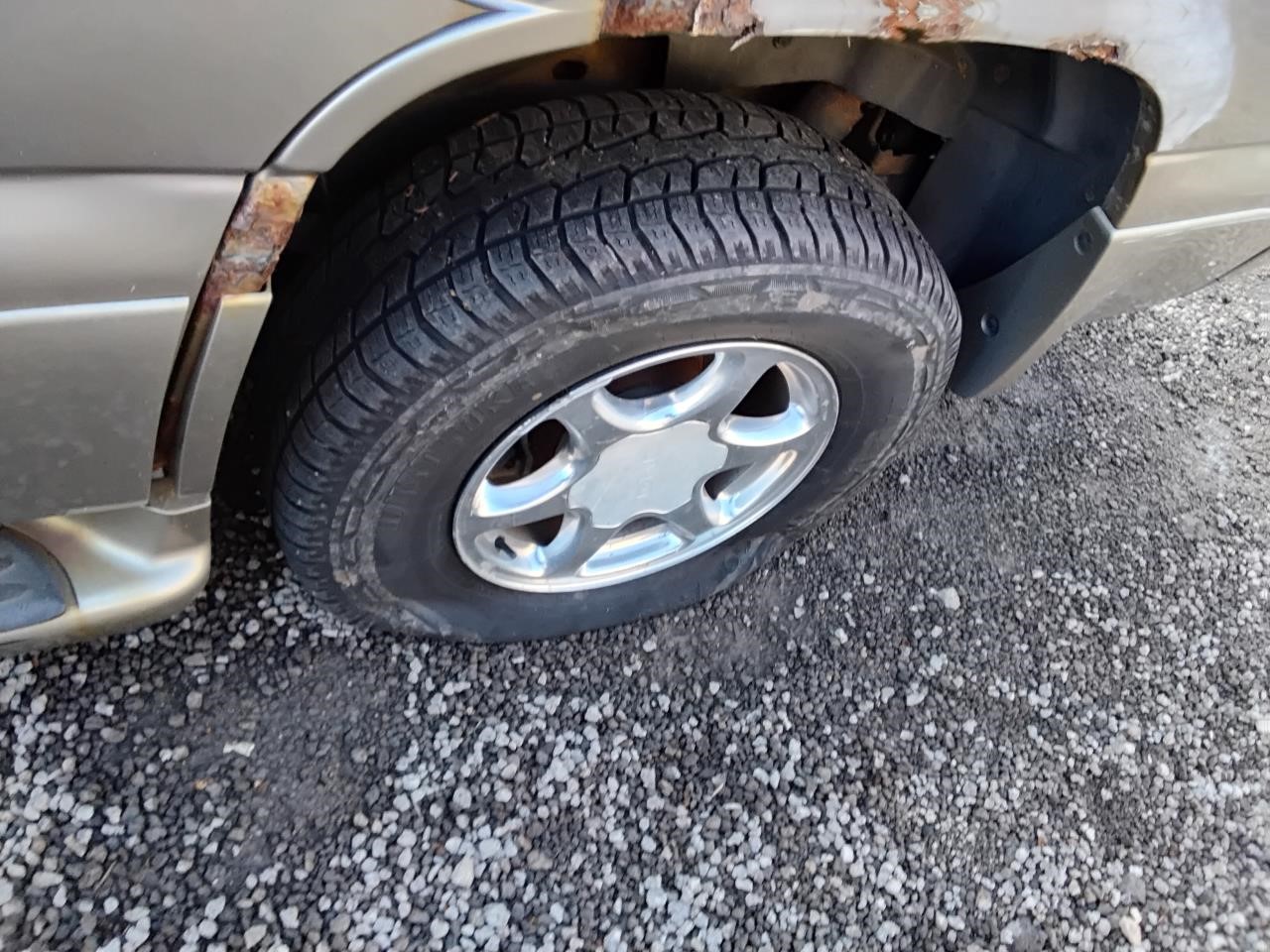 https://f005.backblazeb2.com/file/img-partshotlines-com/Inventory/MA194/Vehicle/19578_10.jpg
