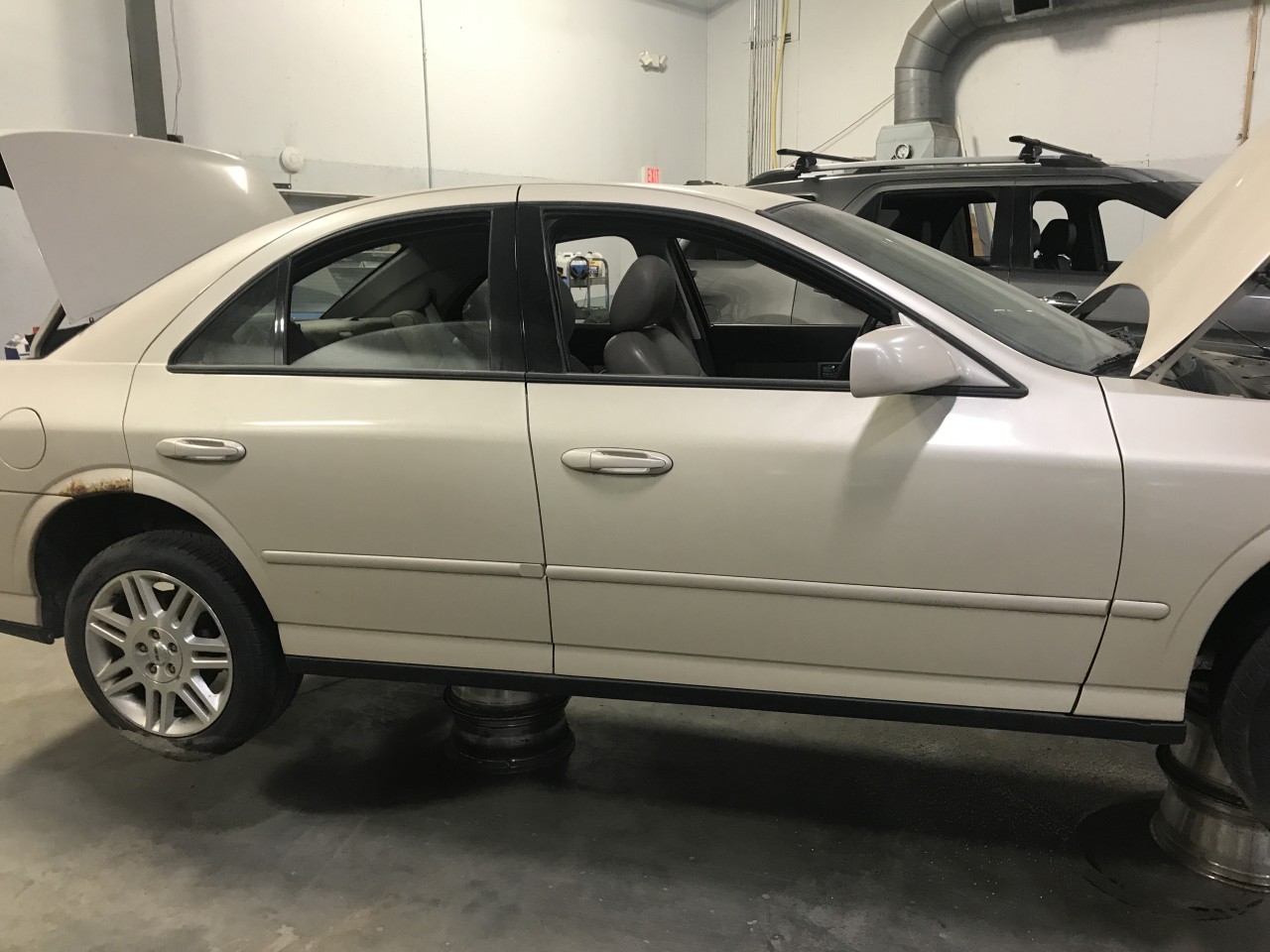 https://f005.backblazeb2.com/file/img-partshotlines-com/Inventory/MA340/Vehicle/105745_04.jpg