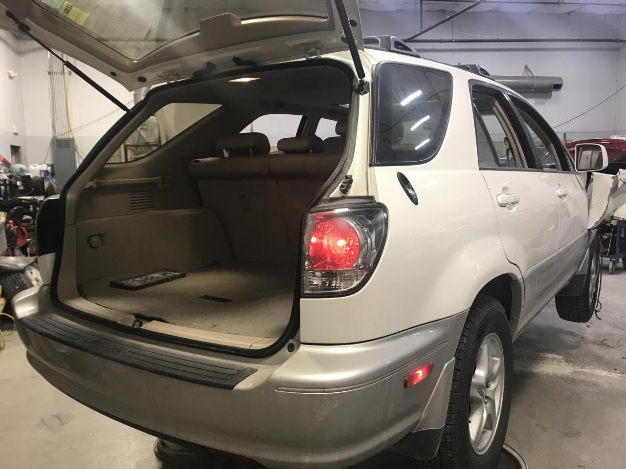 https://f005.backblazeb2.com/file/img-partshotlines-com/Inventory/MA340/Vehicle/114191_09.jpg