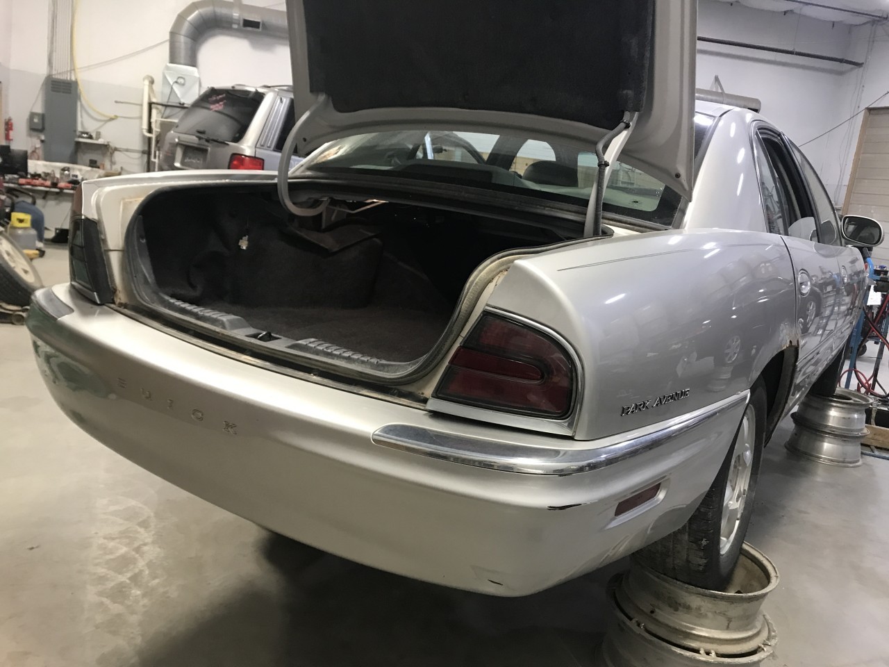 https://f005.backblazeb2.com/file/img-partshotlines-com/Inventory/MA340/Vehicle/115285_11.jpg