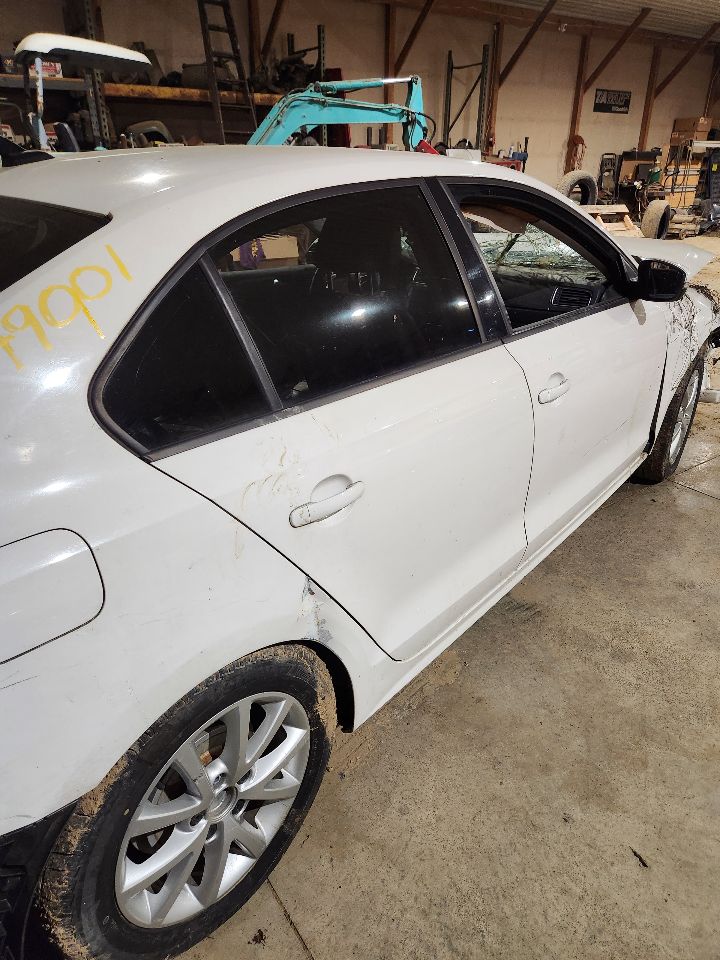 https://f005.backblazeb2.com/file/img-partshotlines-com/Inventory/MA385/Vehicle/10070_08.jpg