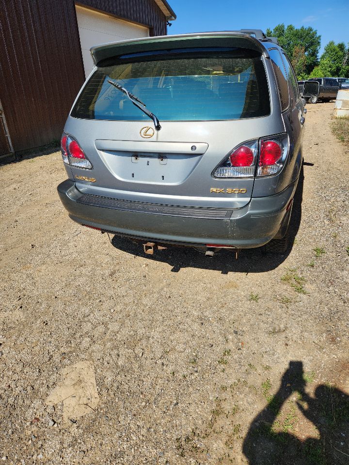https://f005.backblazeb2.com/file/img-partshotlines-com/Inventory/MA385/Vehicle/10198_01.jpg