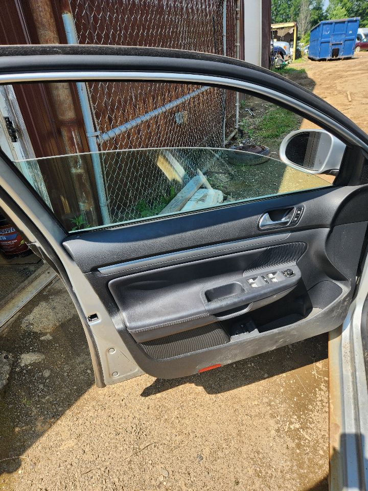 https://f005.backblazeb2.com/file/img-partshotlines-com/Inventory/MA385/Vehicle/10517_06.jpg