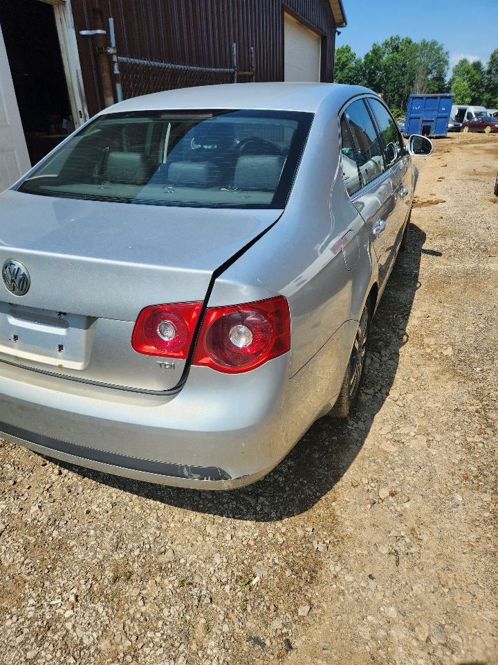 https://f005.backblazeb2.com/file/img-partshotlines-com/Inventory/MA385/Vehicle/10517_12.jpg