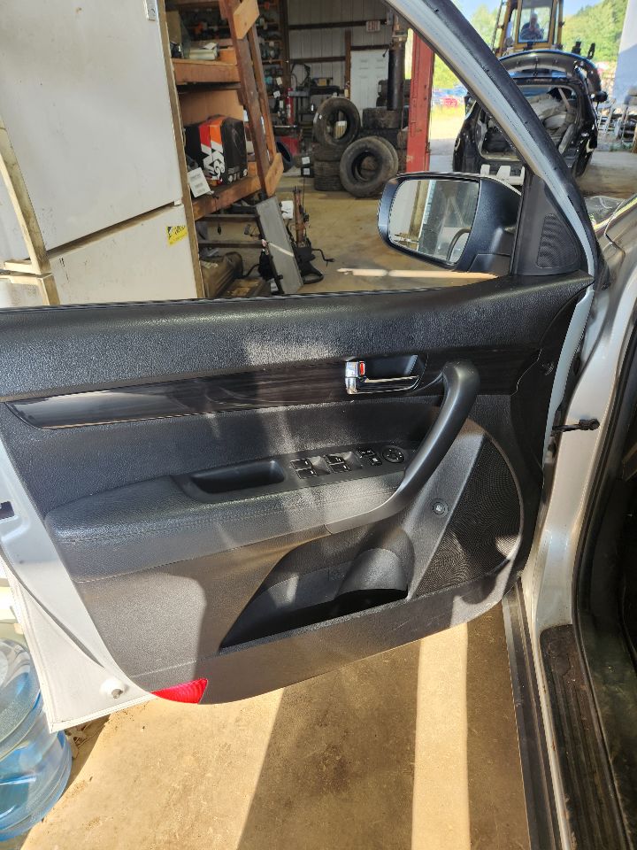 https://f005.backblazeb2.com/file/img-partshotlines-com/Inventory/MA385/Vehicle/10554_09.jpg