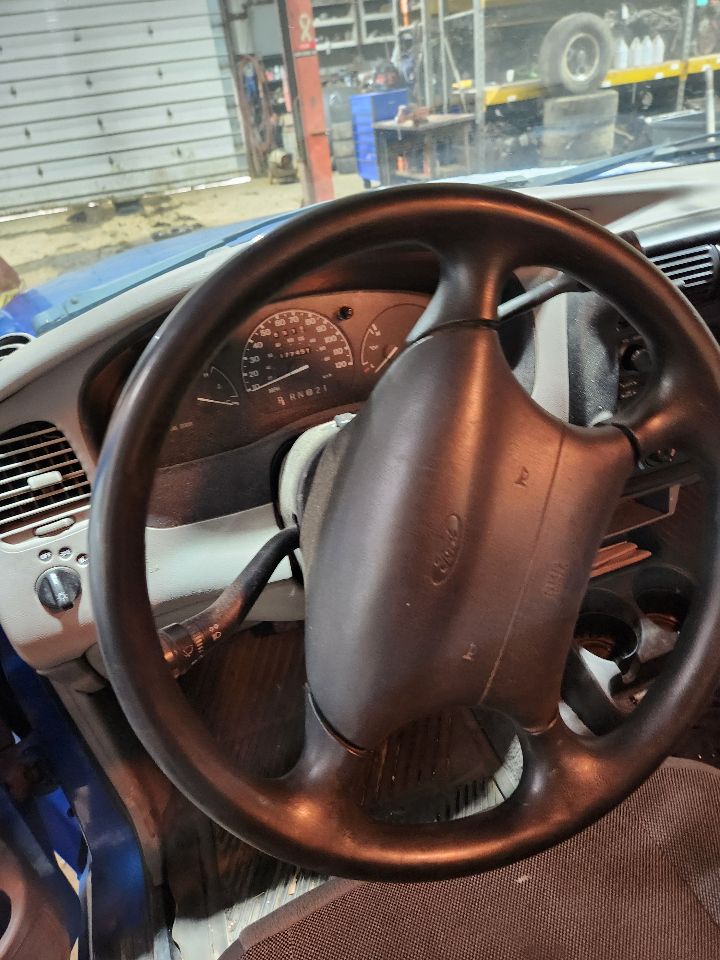https://f005.backblazeb2.com/file/img-partshotlines-com/Inventory/MA385/Vehicle/10654_12.jpg