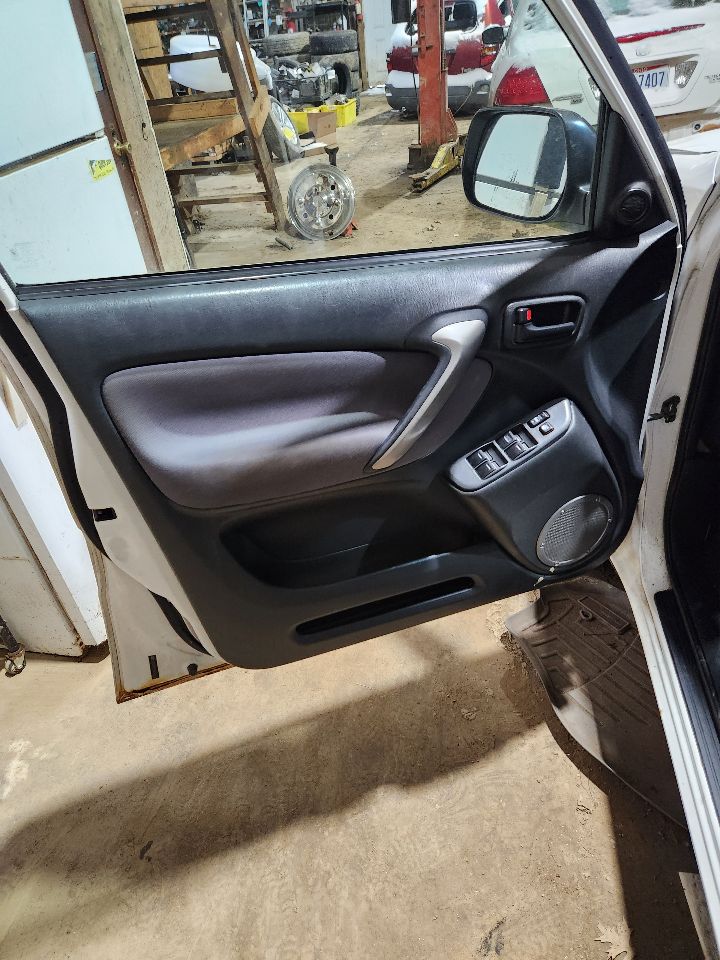 https://f005.backblazeb2.com/file/img-partshotlines-com/Inventory/MA385/Vehicle/10716_10.jpg