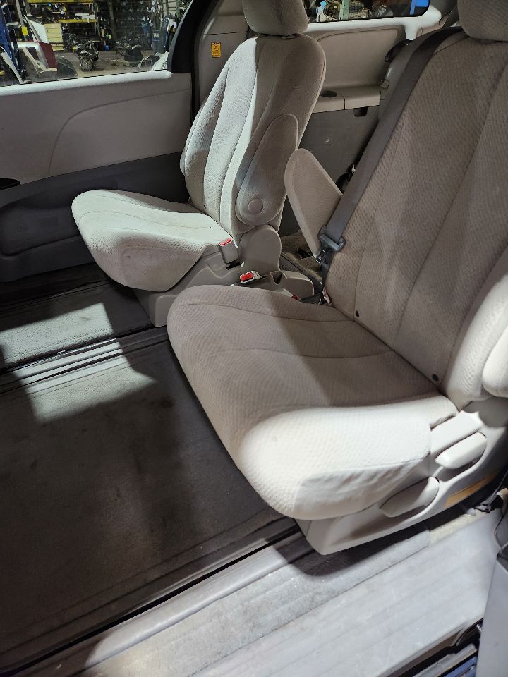 https://f005.backblazeb2.com/file/img-partshotlines-com/Inventory/MA385/Vehicle/10721_09.jpg