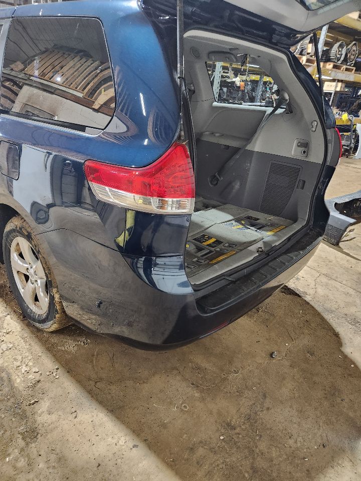https://f005.backblazeb2.com/file/img-partshotlines-com/Inventory/MA385/Vehicle/10721_11.jpg