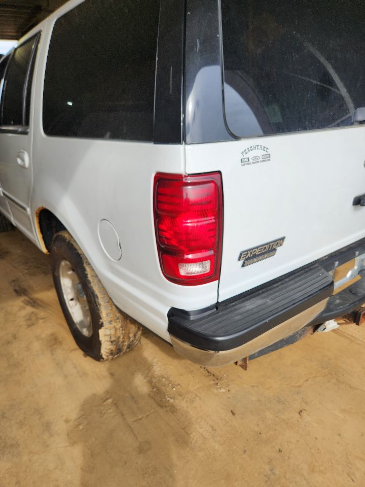 https://f005.backblazeb2.com/file/img-partshotlines-com/Inventory/MA385/Vehicle/10757_08.jpg