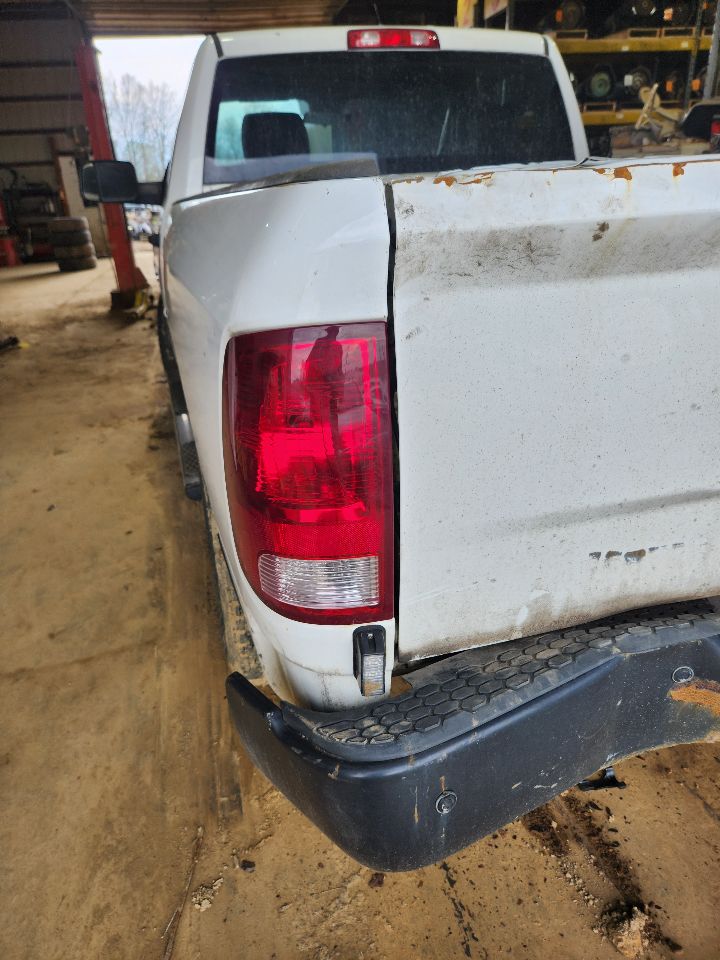https://f005.backblazeb2.com/file/img-partshotlines-com/Inventory/MA385/Vehicle/10760_07.jpg