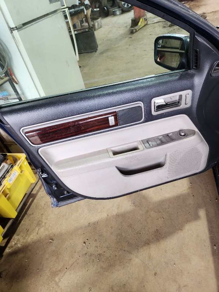https://f005.backblazeb2.com/file/img-partshotlines-com/Inventory/MA385/Vehicle/10839_09.jpg