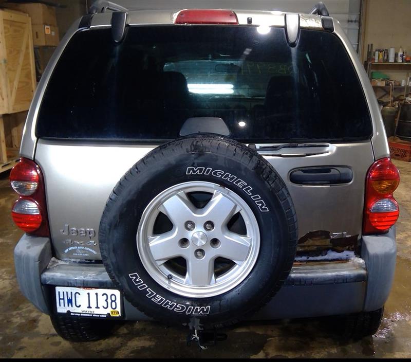 https://f005.backblazeb2.com/file/img-partshotlines-com/Inventory/MA385/Vehicle/9156_07.jpg