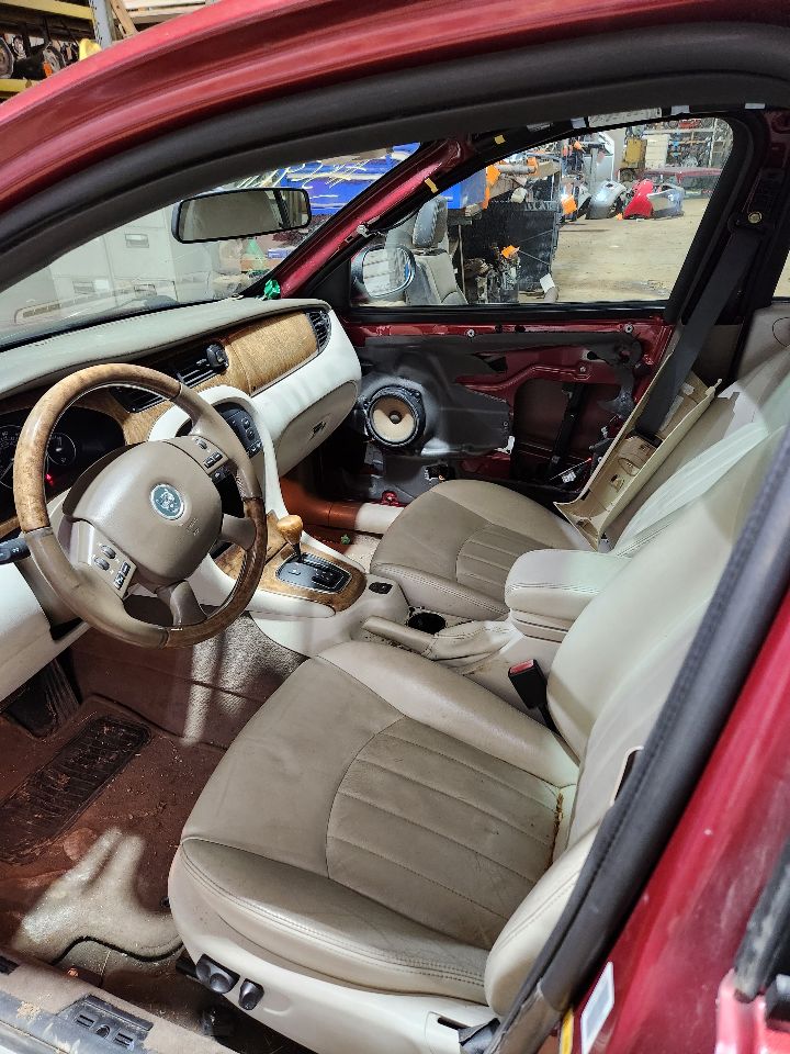 https://f005.backblazeb2.com/file/img-partshotlines-com/Inventory/MA385/Vehicle/9818_09.jpg
