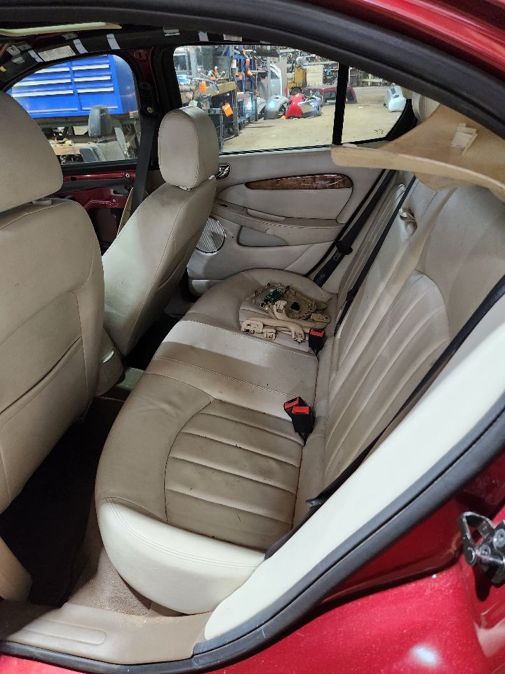 https://f005.backblazeb2.com/file/img-partshotlines-com/Inventory/MA385/Vehicle/9818_10.jpg