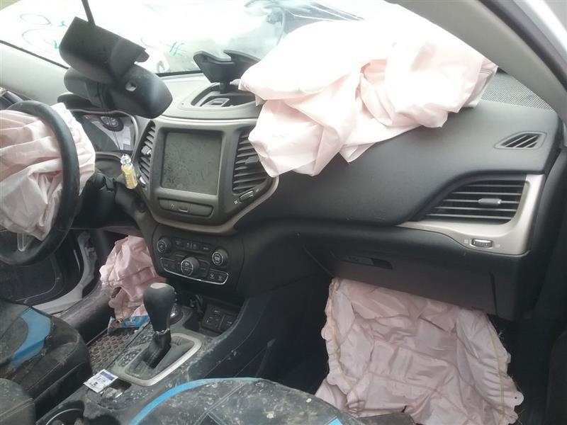 https://f005.backblazeb2.com/file/img-partshotlines-com/Inventory/MA472/Vehicle/16276_12.jpg