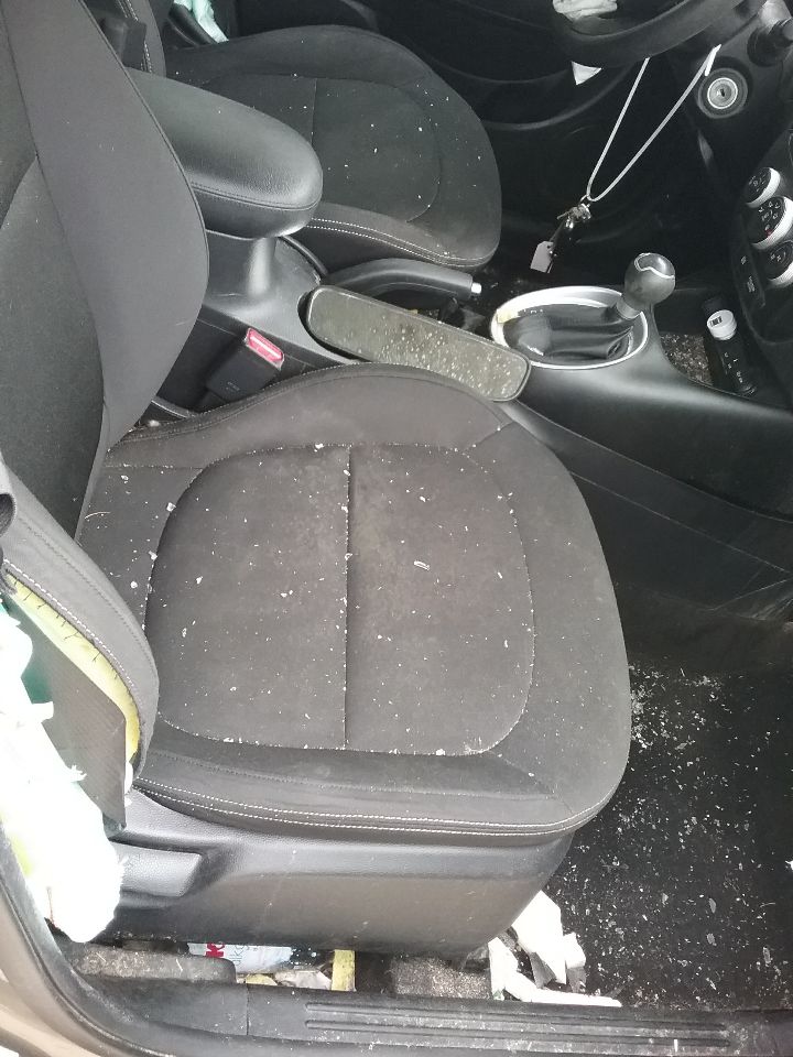 https://f005.backblazeb2.com/file/img-partshotlines-com/Inventory/MA472/Vehicle/22816_12.jpg