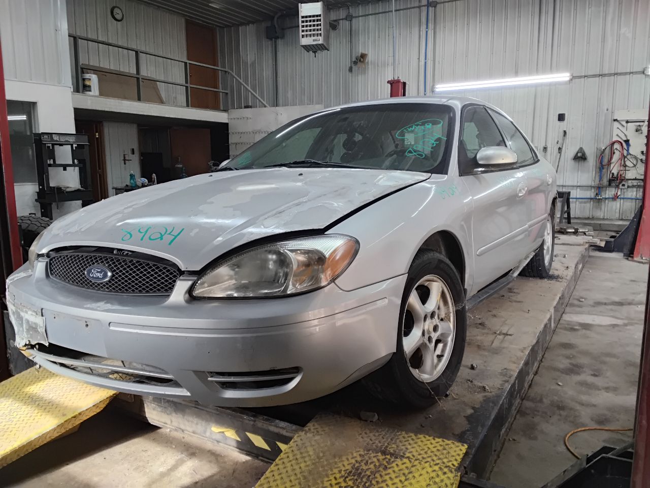 https://f005.backblazeb2.com/file/img-partshotlines-com/Inventory/MA472/Vehicle/25436_01.jpg