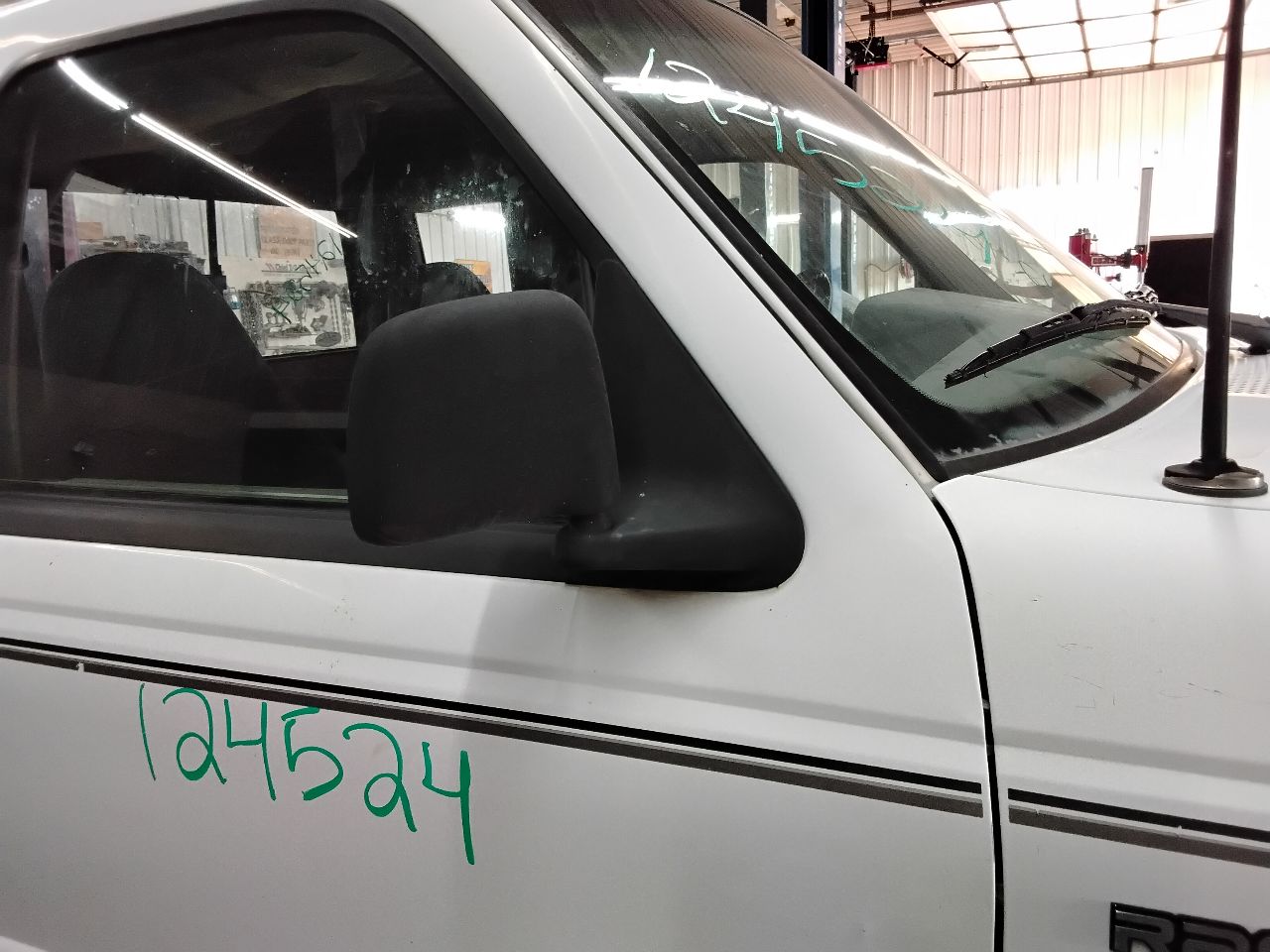 https://f005.backblazeb2.com/file/img-partshotlines-com/Inventory/MA472/Vehicle/26173_04.jpg