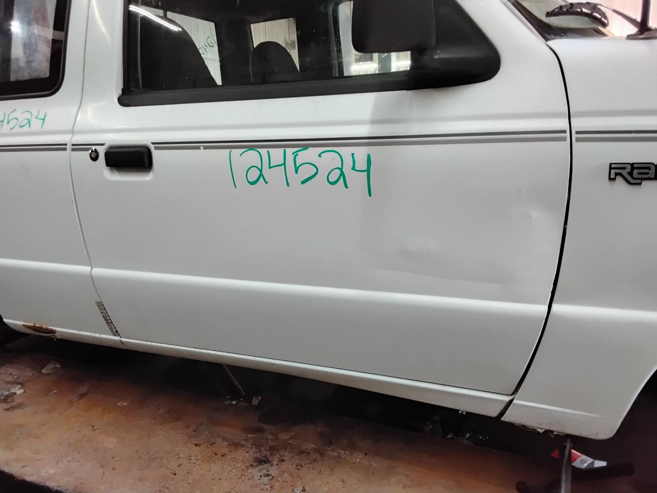 https://f005.backblazeb2.com/file/img-partshotlines-com/Inventory/MA472/Vehicle/26173_05.jpg