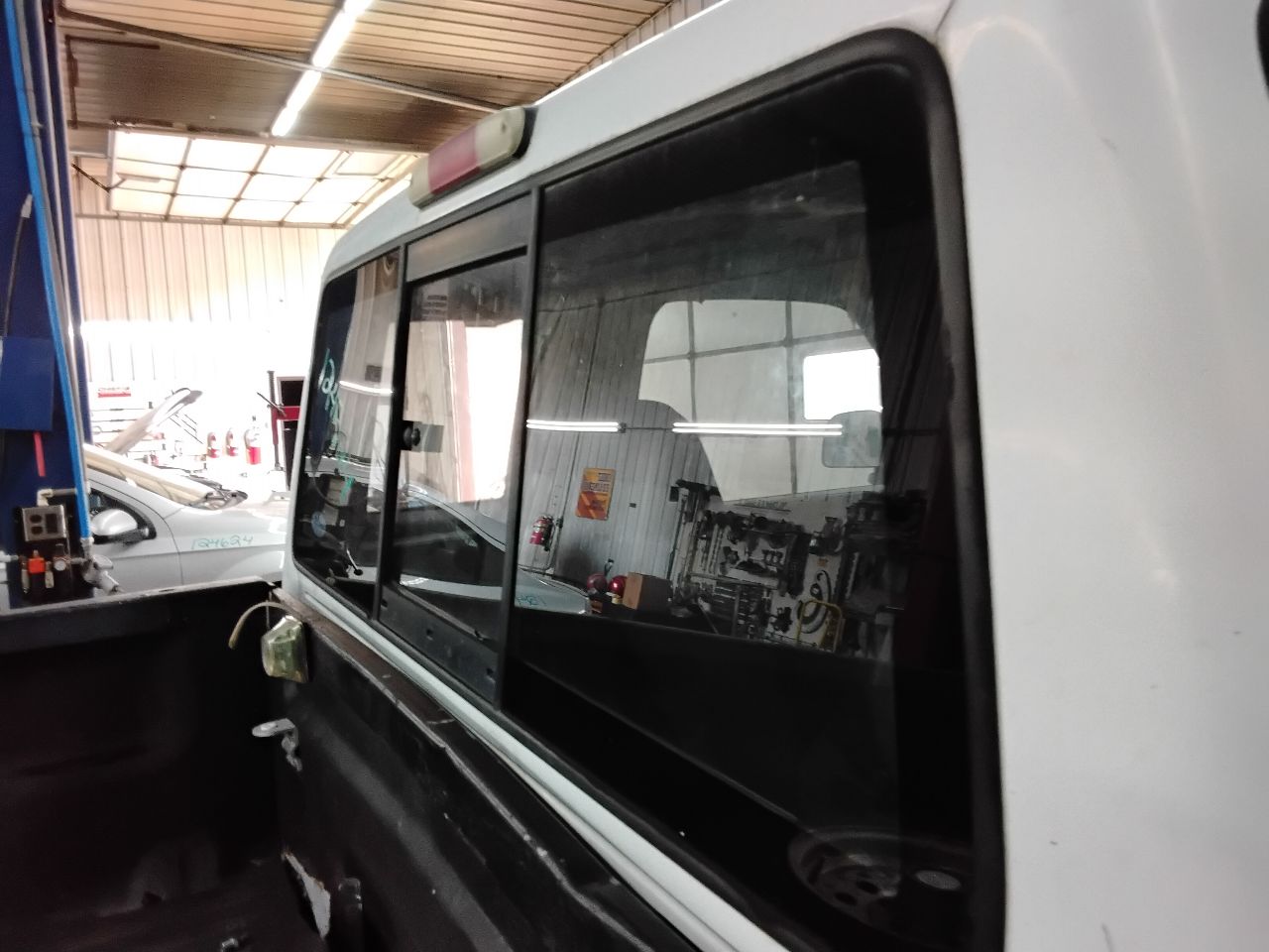 https://f005.backblazeb2.com/file/img-partshotlines-com/Inventory/MA472/Vehicle/26173_08.jpg