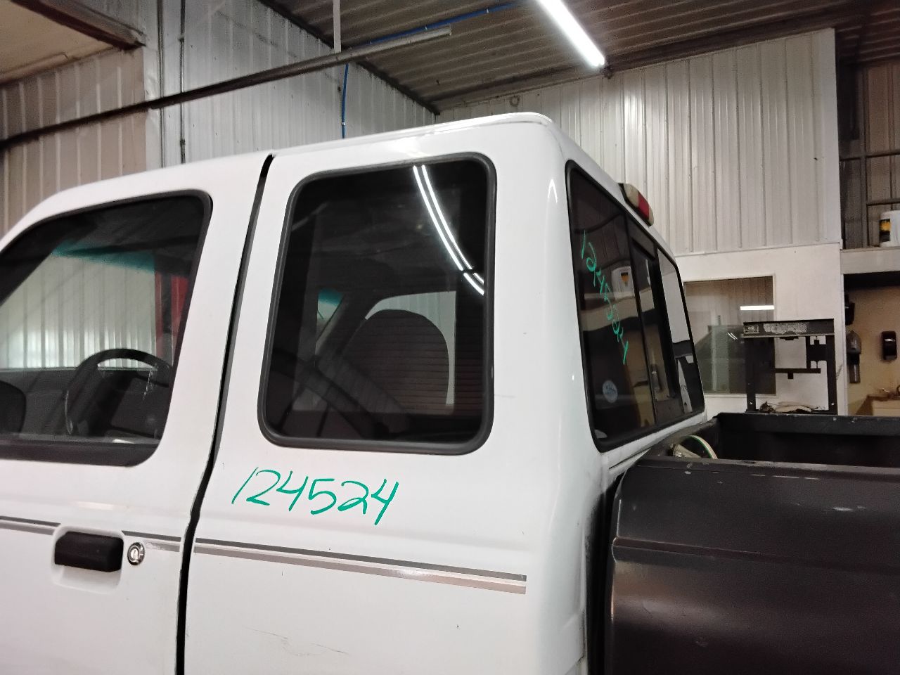 https://f005.backblazeb2.com/file/img-partshotlines-com/Inventory/MA472/Vehicle/26173_11.jpg