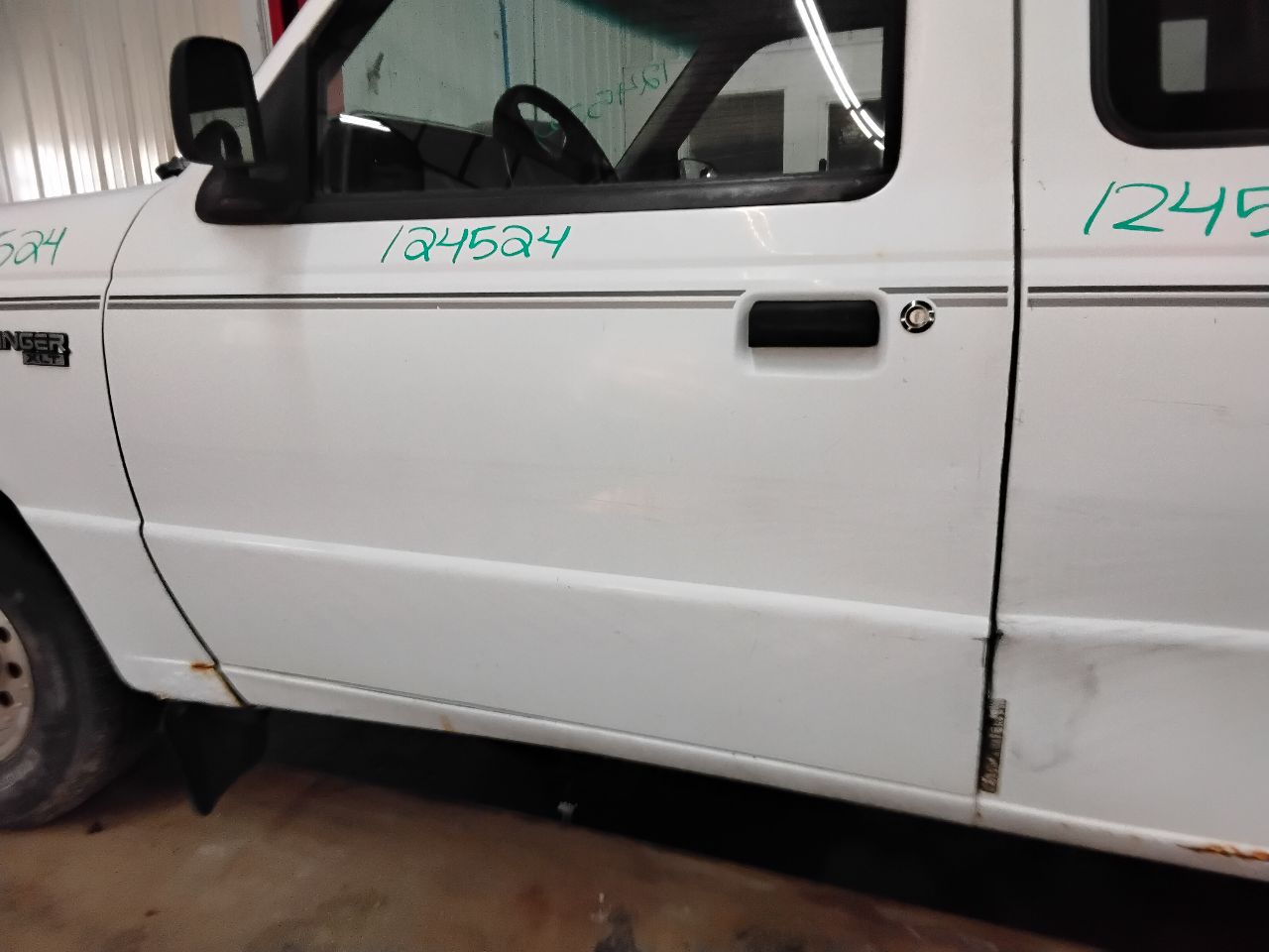 https://f005.backblazeb2.com/file/img-partshotlines-com/Inventory/MA472/Vehicle/26173_12.jpg