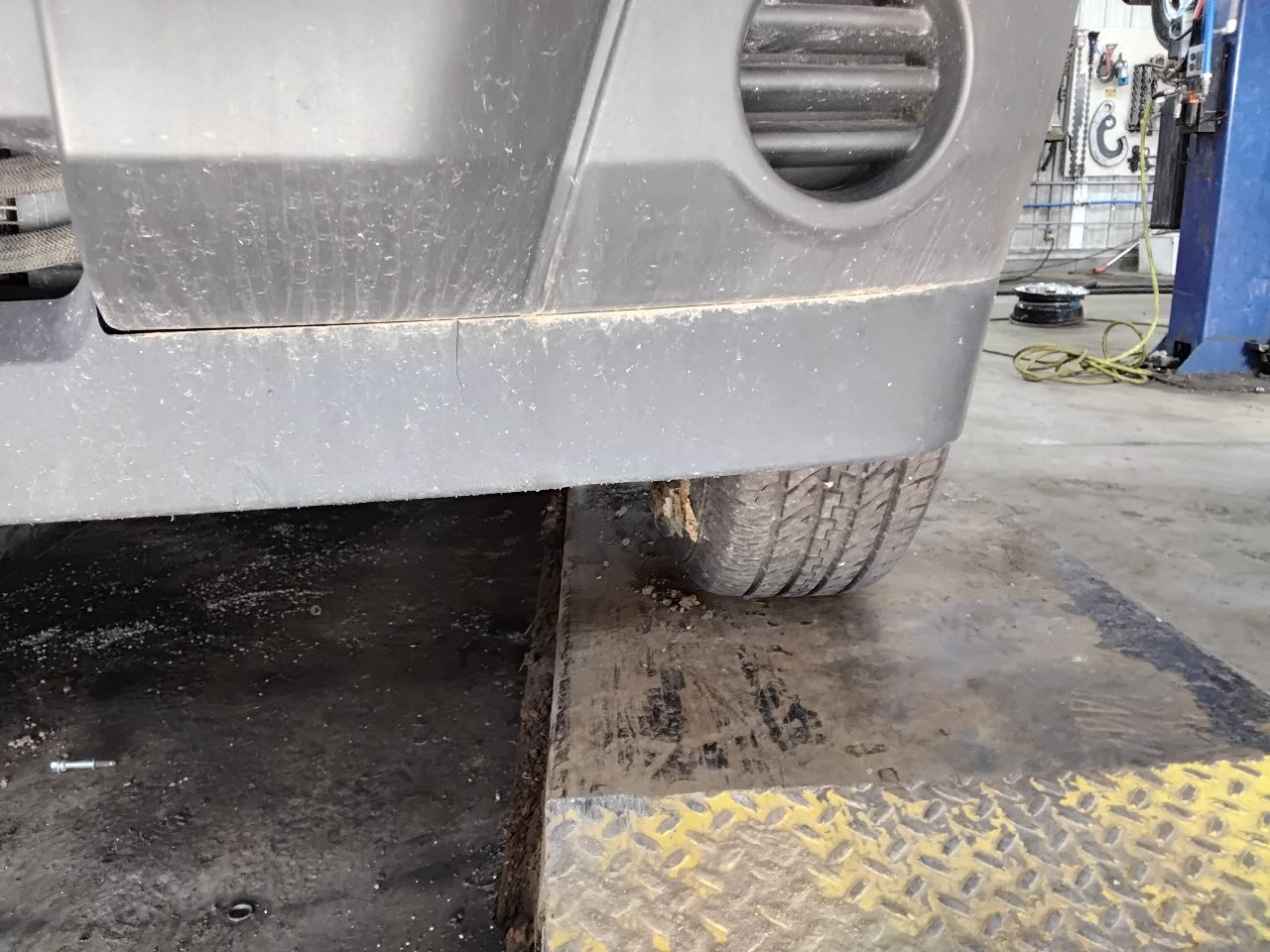 https://f005.backblazeb2.com/file/img-partshotlines-com/Inventory/MA472/Vehicle/26270_09.jpg