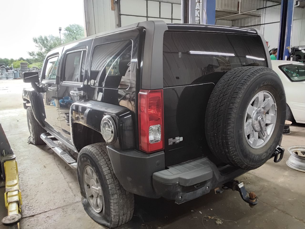 https://f005.backblazeb2.com/file/img-partshotlines-com/Inventory/MA472/Vehicle/26892_04.jpg