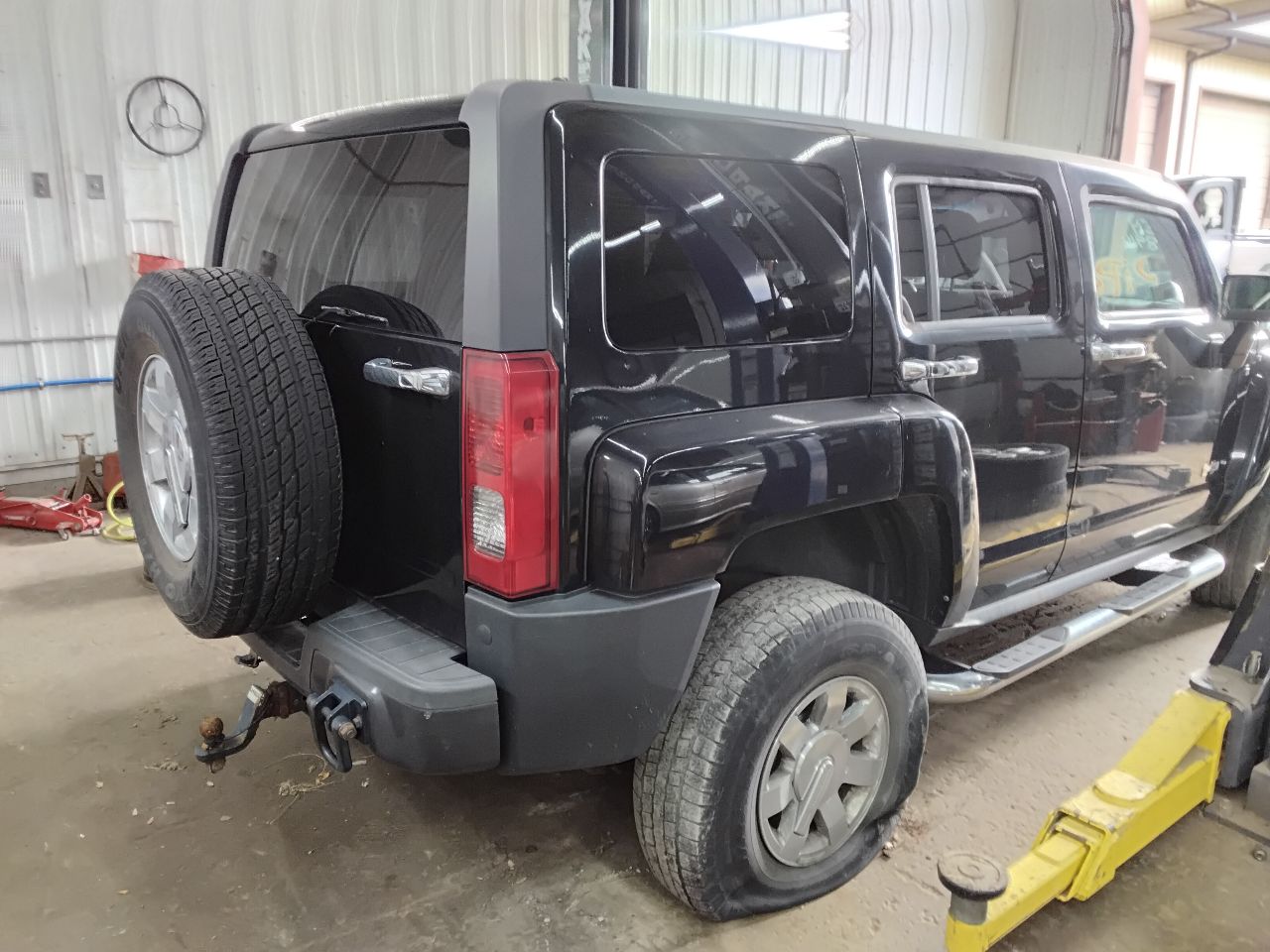 https://f005.backblazeb2.com/file/img-partshotlines-com/Inventory/MA472/Vehicle/26892_05.jpg