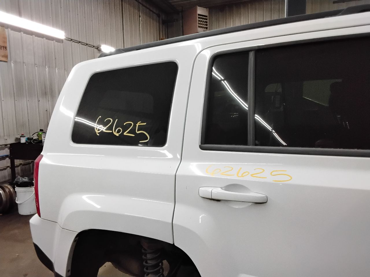 https://f005.backblazeb2.com/file/img-partshotlines-com/Inventory/MA472/Vehicle/27422_12.jpg