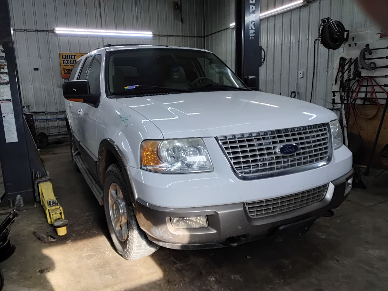 https://f005.backblazeb2.com/file/img-partshotlines-com/Inventory/MA472/Vehicle/27748_01.jpg