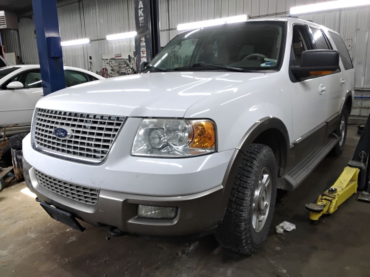 https://f005.backblazeb2.com/file/img-partshotlines-com/Inventory/MA472/Vehicle/27748_03.jpg