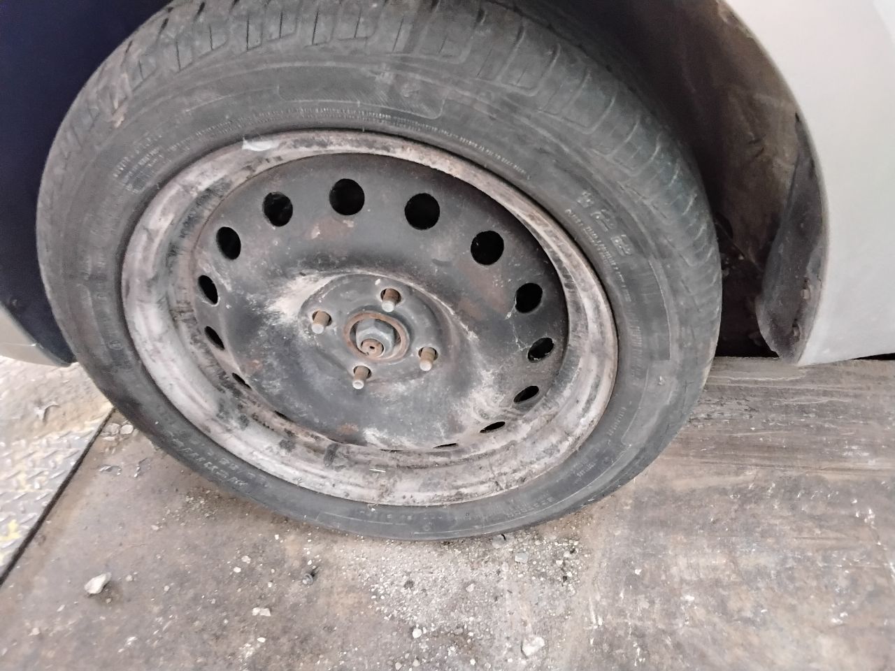 https://f005.backblazeb2.com/file/img-partshotlines-com/Inventory/MA472/Vehicle/27848_09.jpg