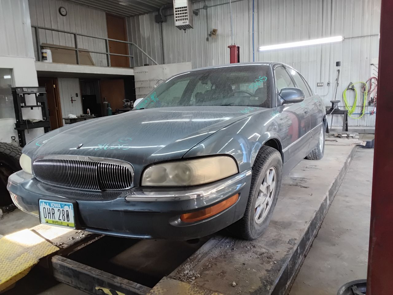 https://f005.backblazeb2.com/file/img-partshotlines-com/Inventory/MA472/Vehicle/27863_01.jpg