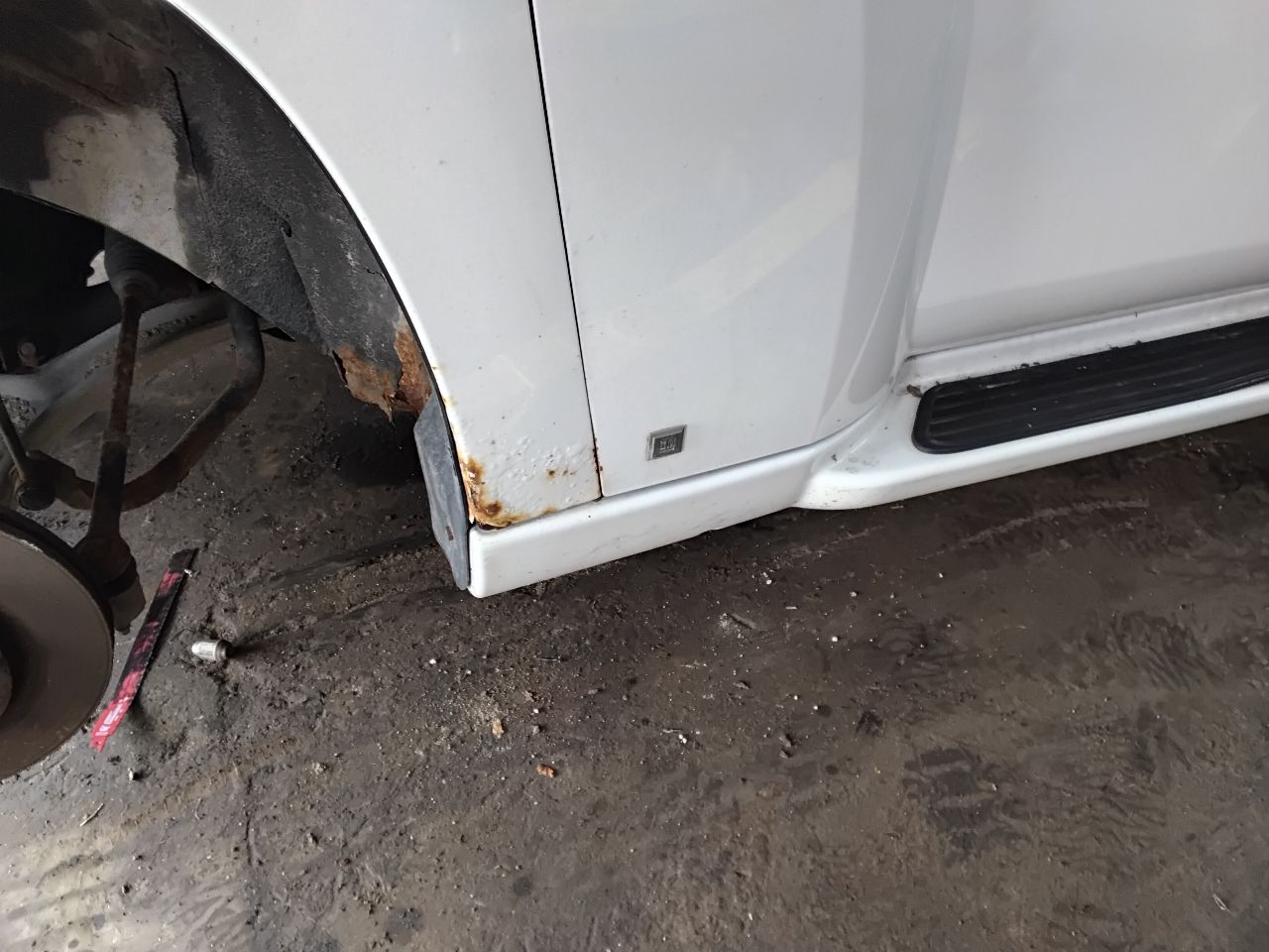 https://f005.backblazeb2.com/file/img-partshotlines-com/Inventory/MA472/Vehicle/28077_11.jpg
