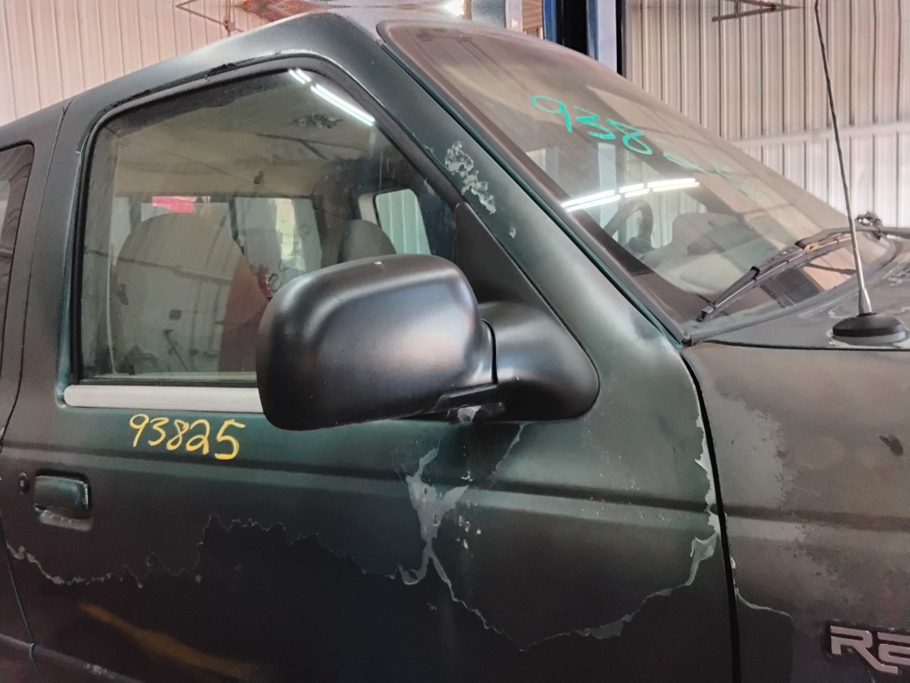 https://f005.backblazeb2.com/file/img-partshotlines-com/Inventory/MA472/Vehicle/28094_04.jpg