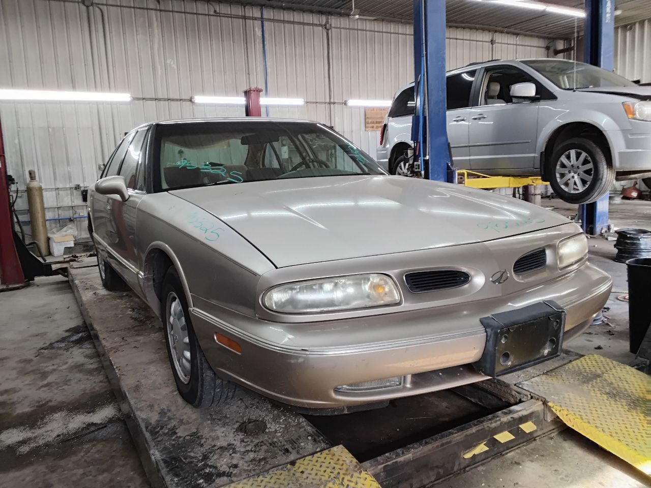 https://f005.backblazeb2.com/file/img-partshotlines-com/Inventory/MA472/Vehicle/28144_01.jpg