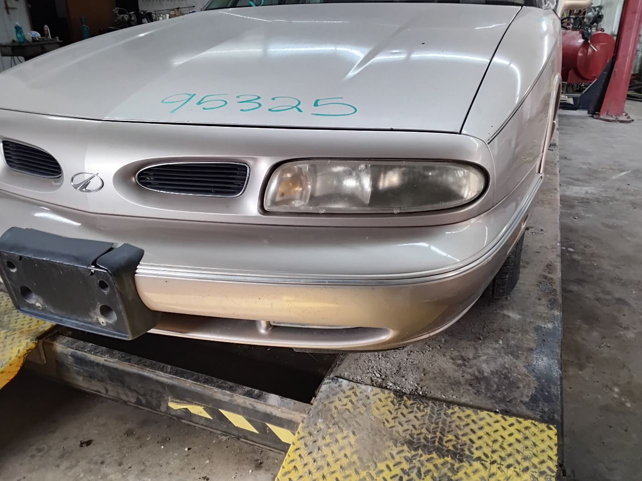 https://f005.backblazeb2.com/file/img-partshotlines-com/Inventory/MA472/Vehicle/28144_04.jpg